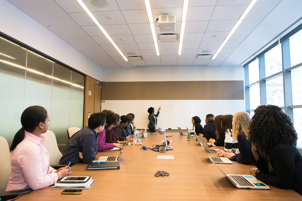 Advisory team meeting around a conference table